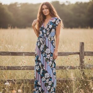 Bobeau Mixed Media Floral Stripe Maxi Dress • Pattern Play Boho Wrap Vibe Small
